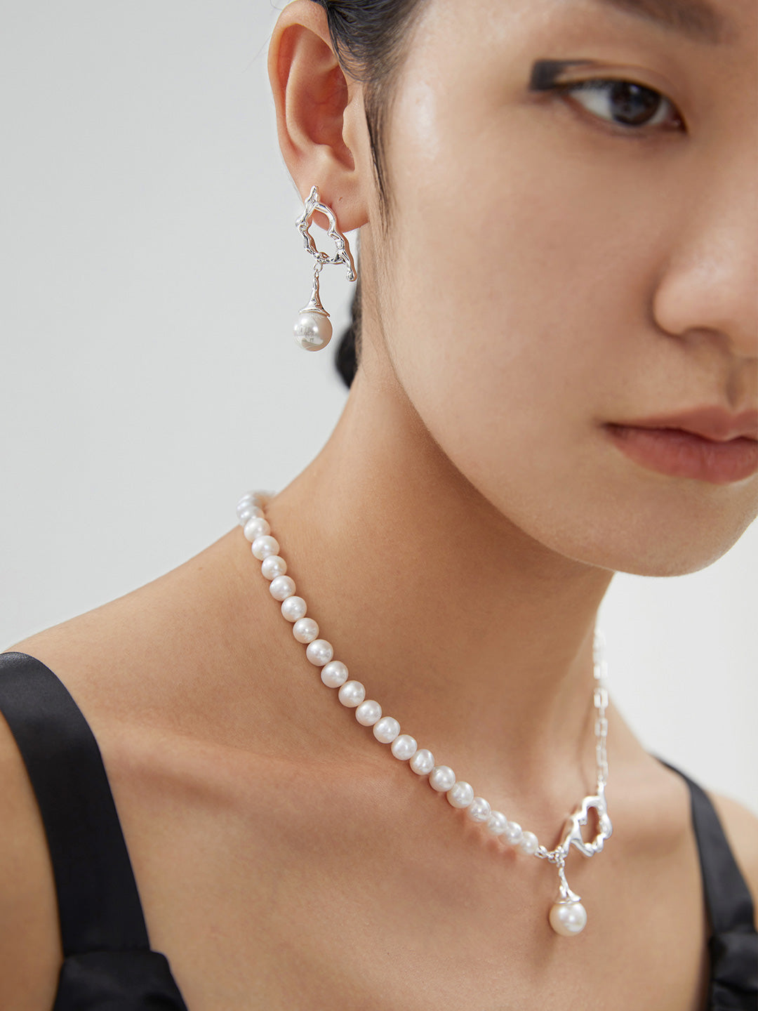 10MM Large-Sized Flawless Round Pearl Necklace in Natural Silver Finish