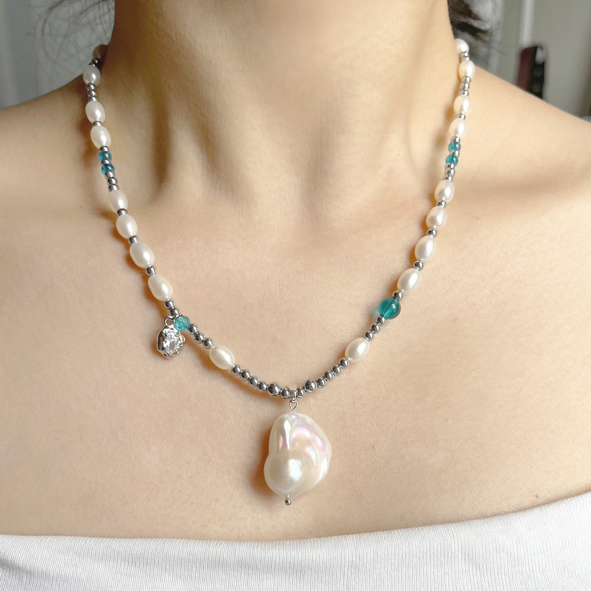 Pearl Pendant T6G7
