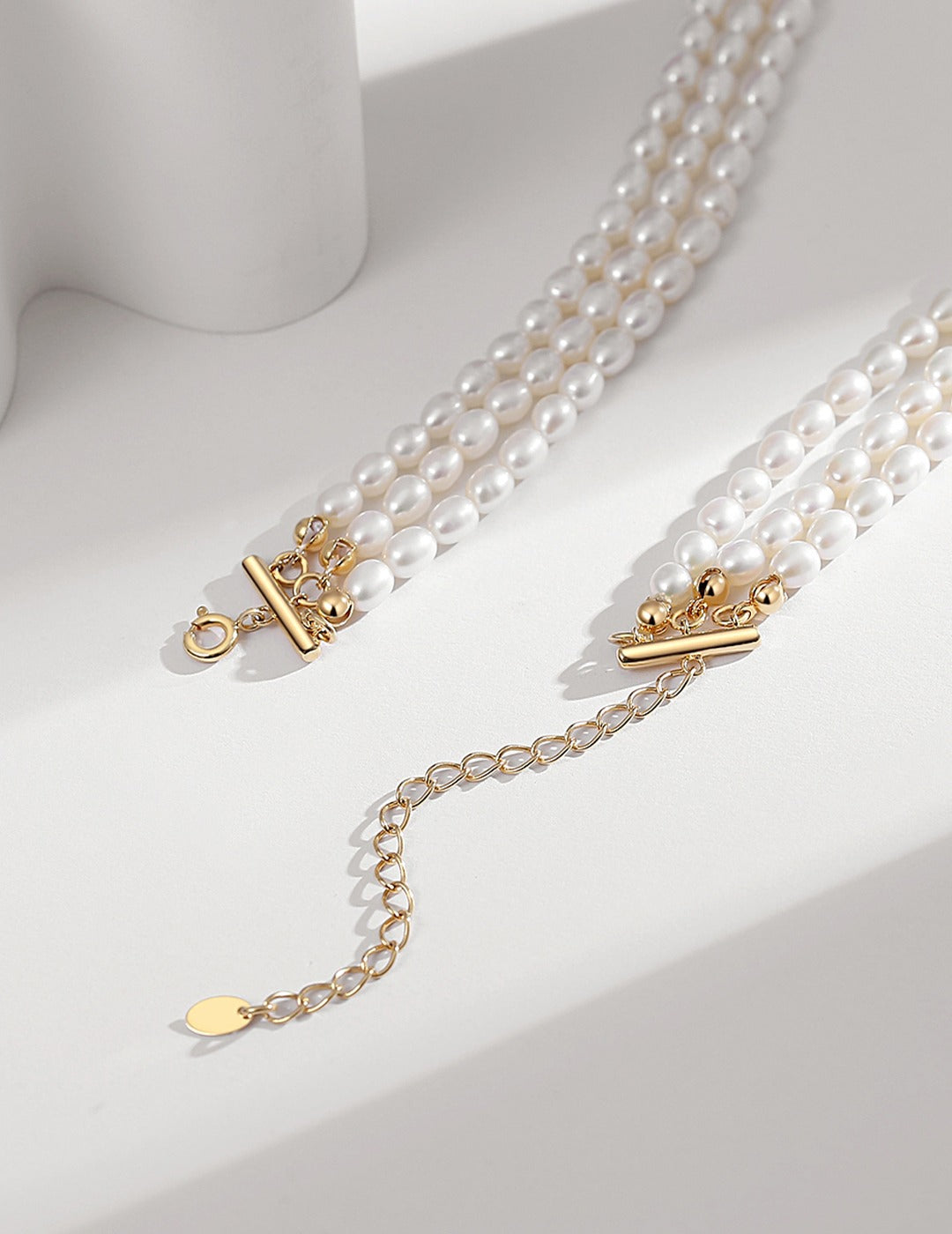 ‌Renaissance-Inspired Must-Have: Rice Pearl Necklace