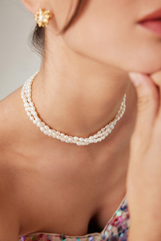 ‌Renaissance-Inspired Must-Have: Rice Pearl Necklace