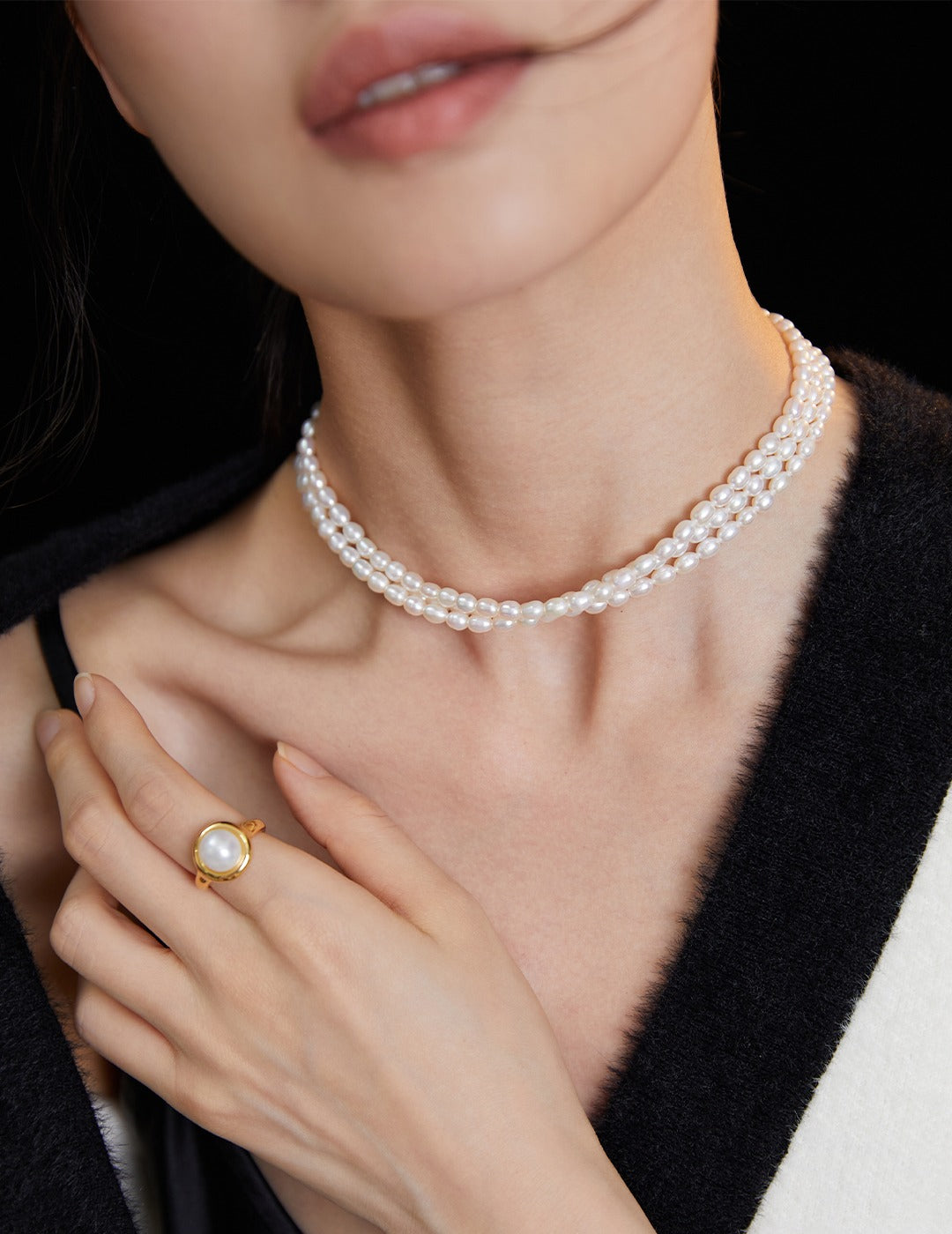 ‌Renaissance-Inspired Must-Have: Rice Pearl Necklace