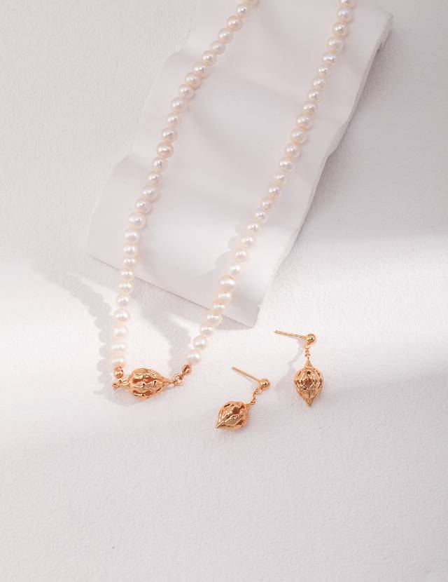 Nature Collection: Floral Cluster Sterling Silver Pearl Necklace